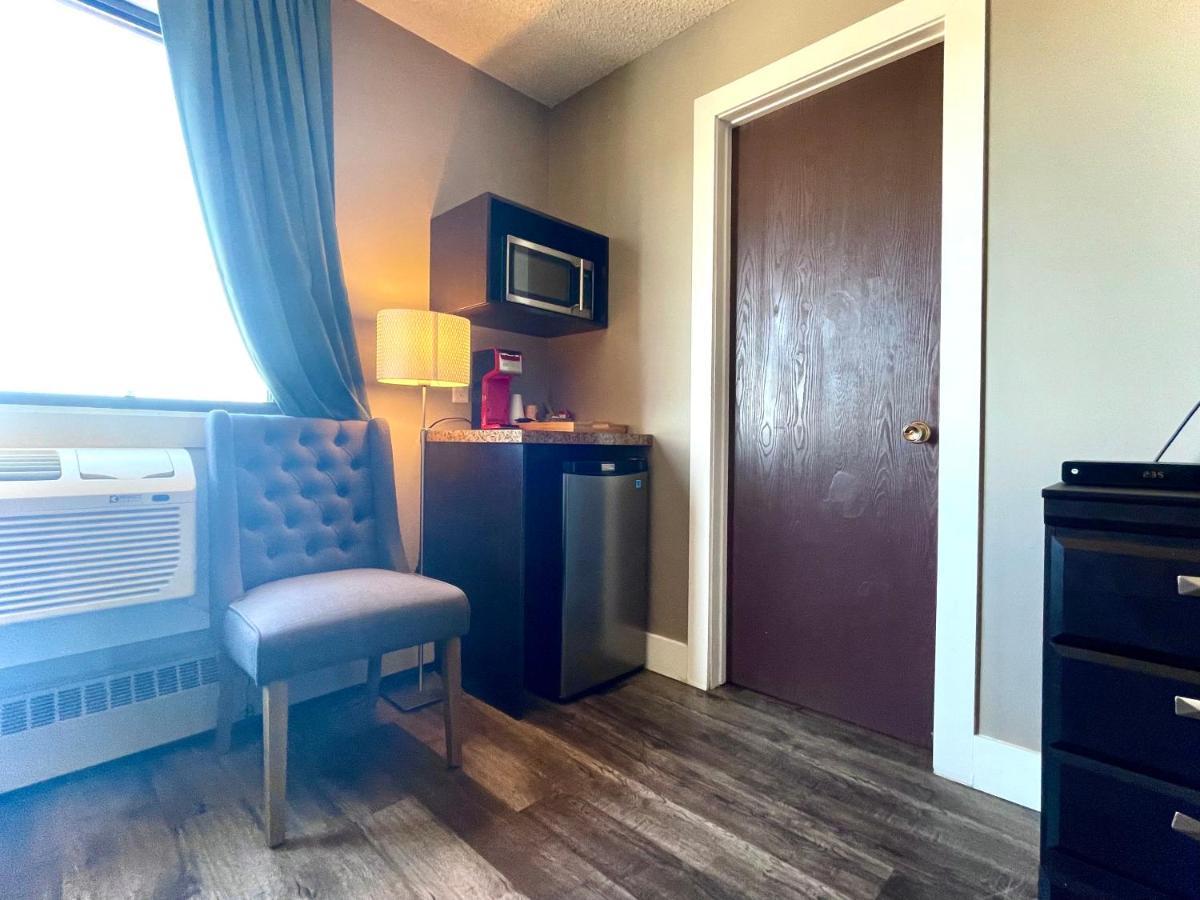 7 Day'S Hotel Lamont Extérieur photo